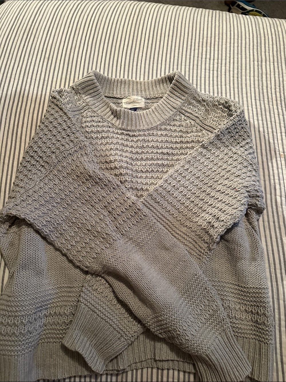 Universal Thread Light Gray Textured Crewneck Sweater